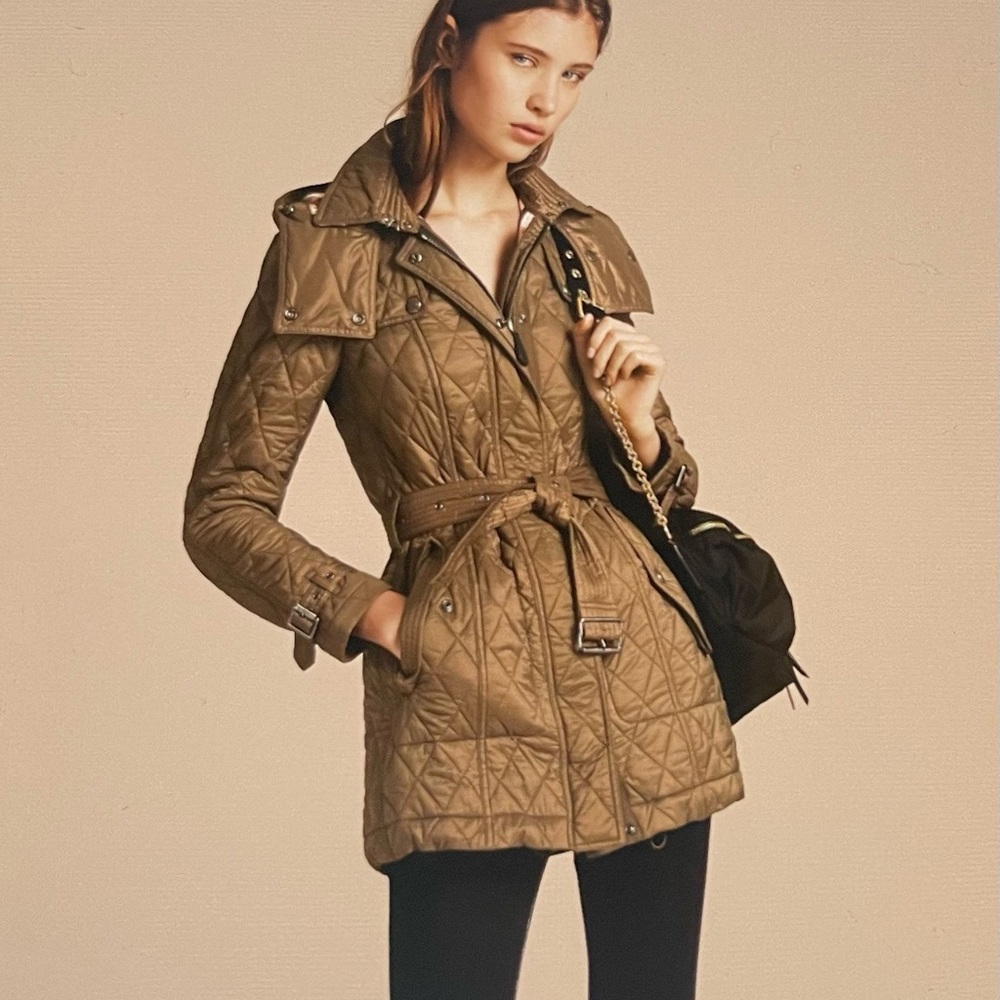 Quilted jacket . Perfect for all year long. Color military green